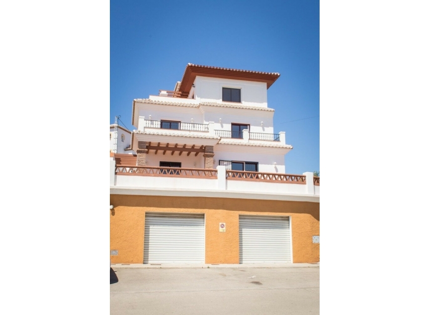 Resale - House -
Torrox Costa
