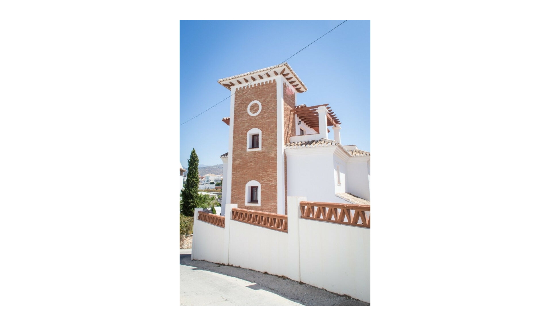 Resale - House -
Torrox Costa
