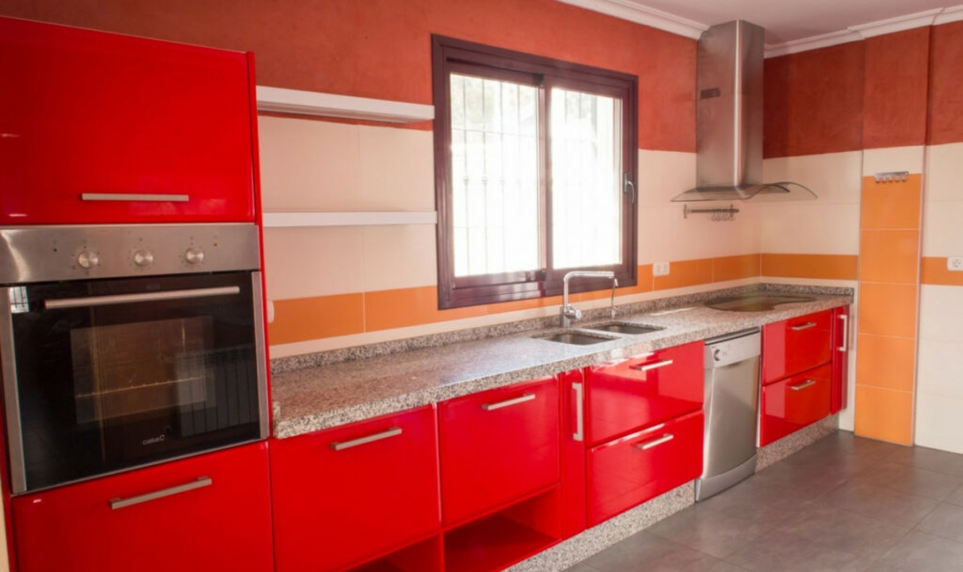 Resale - House -
Torrox Costa