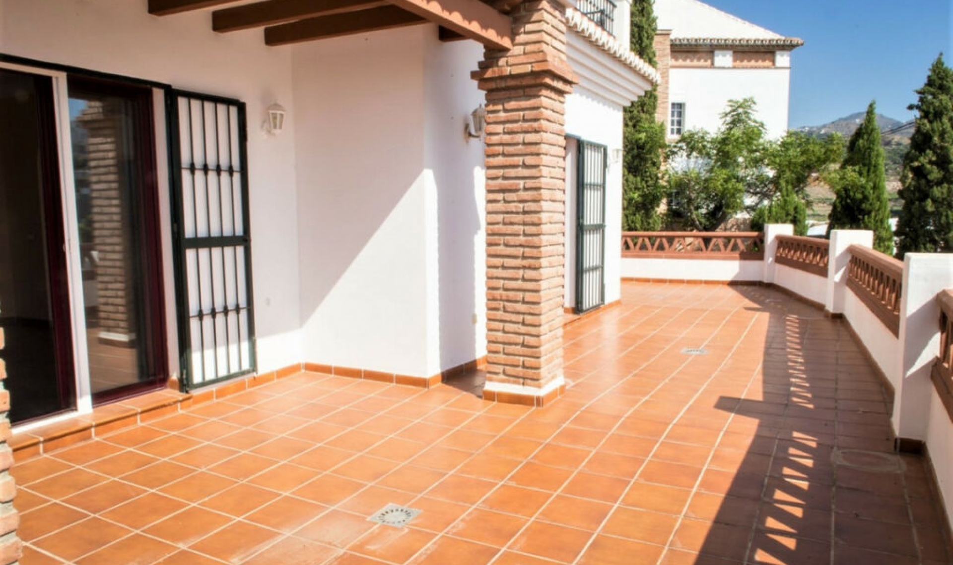 Resale - House -
Torrox Costa