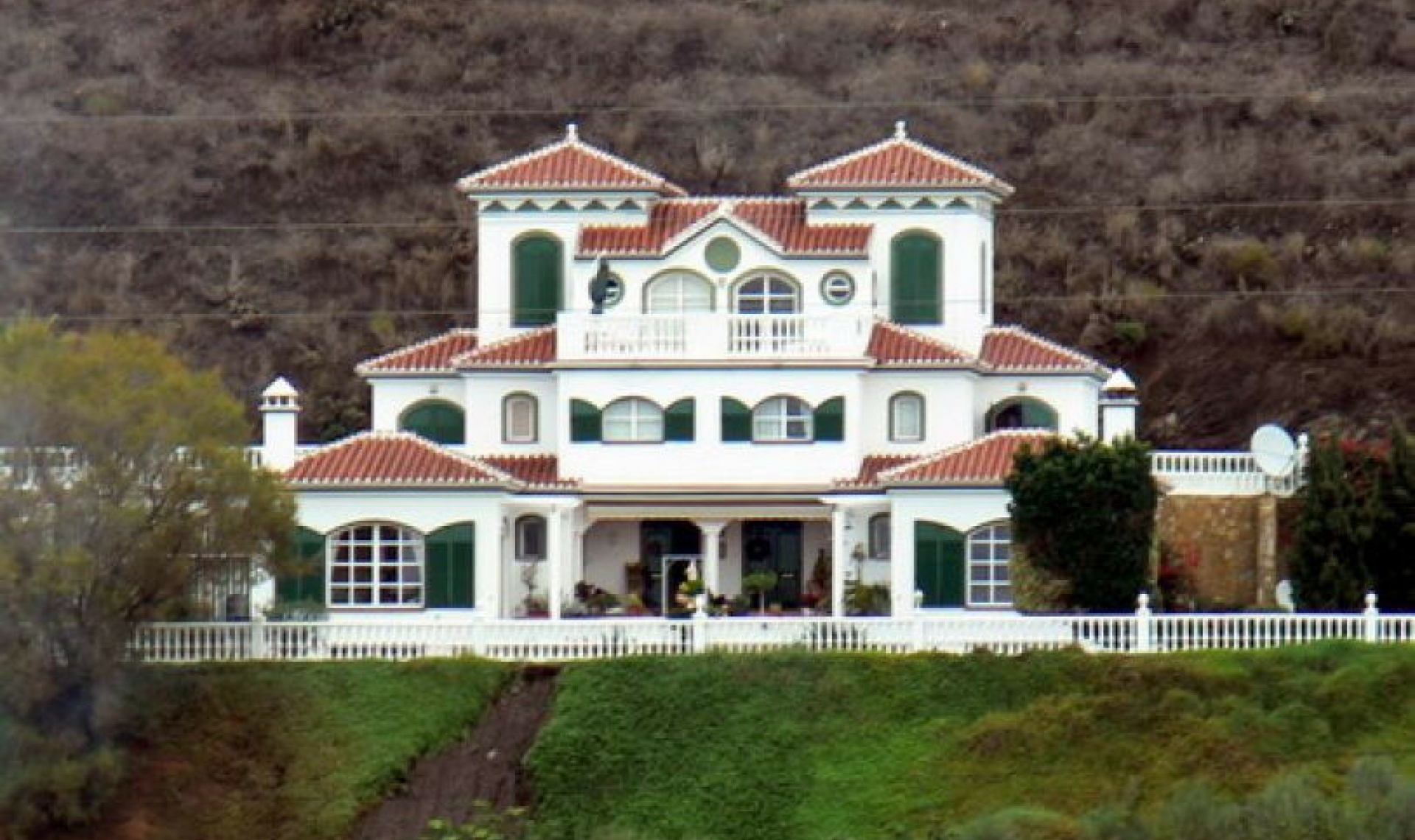 Resale - House -
Torrox Costa