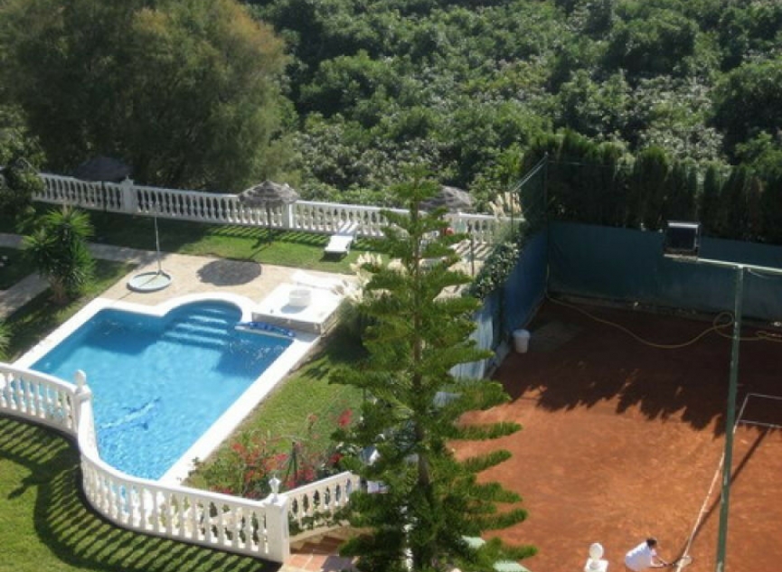 Resale - House -
Torrox Costa