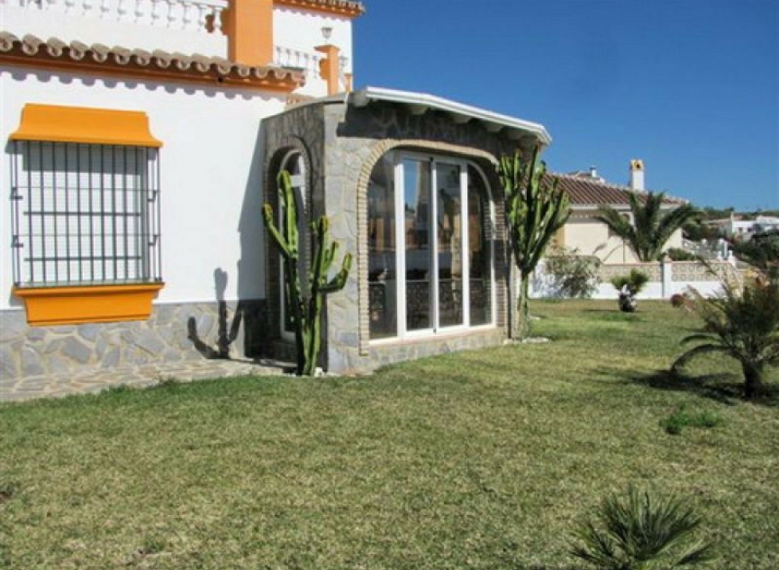 Resale - House -
Torrox Costa