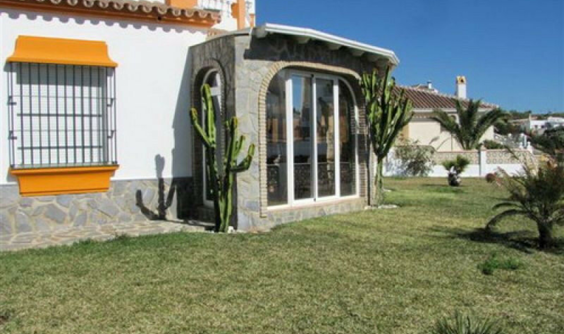 Resale - House -
Torrox Costa