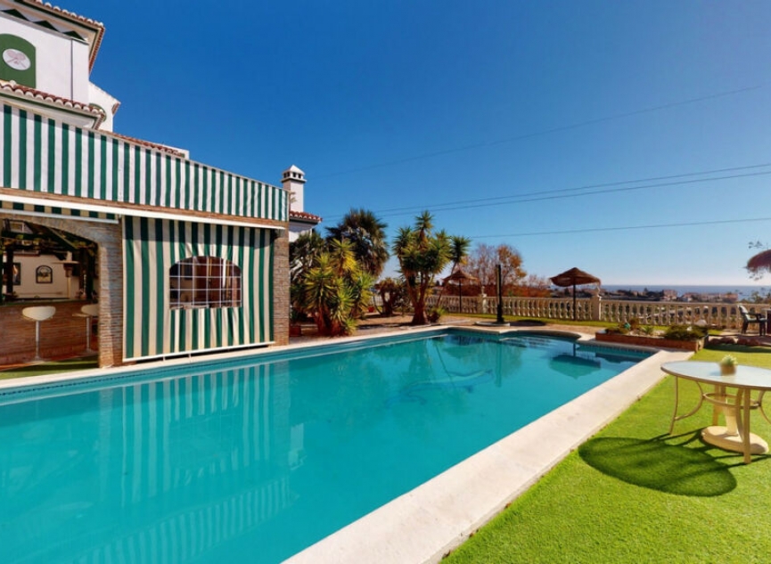 Resale - House -
Torrox Costa