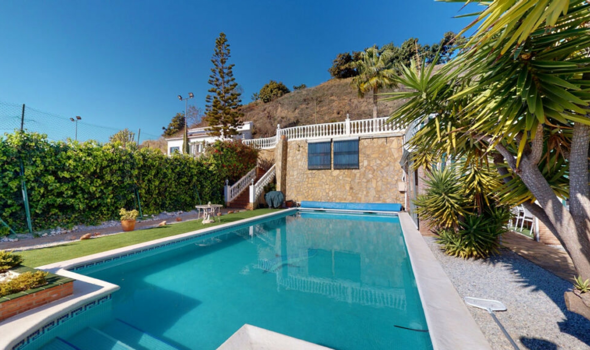 Resale - House -
Torrox Costa