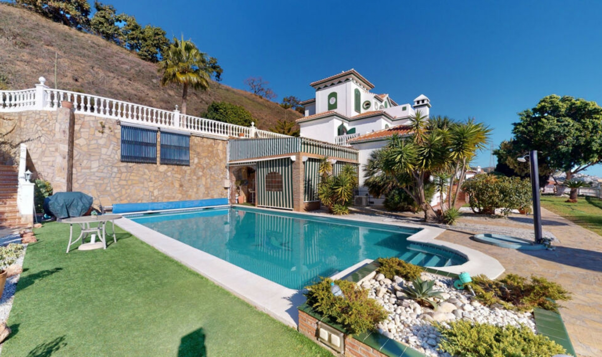 Resale - House -
Torrox Costa