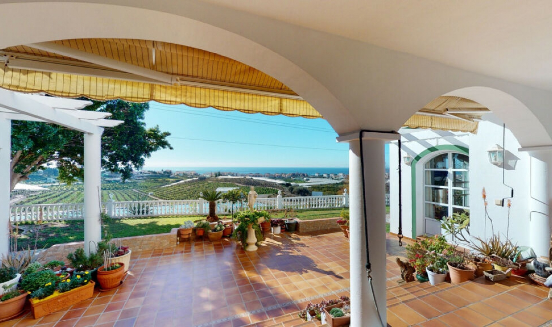 Resale - House -
Torrox Costa