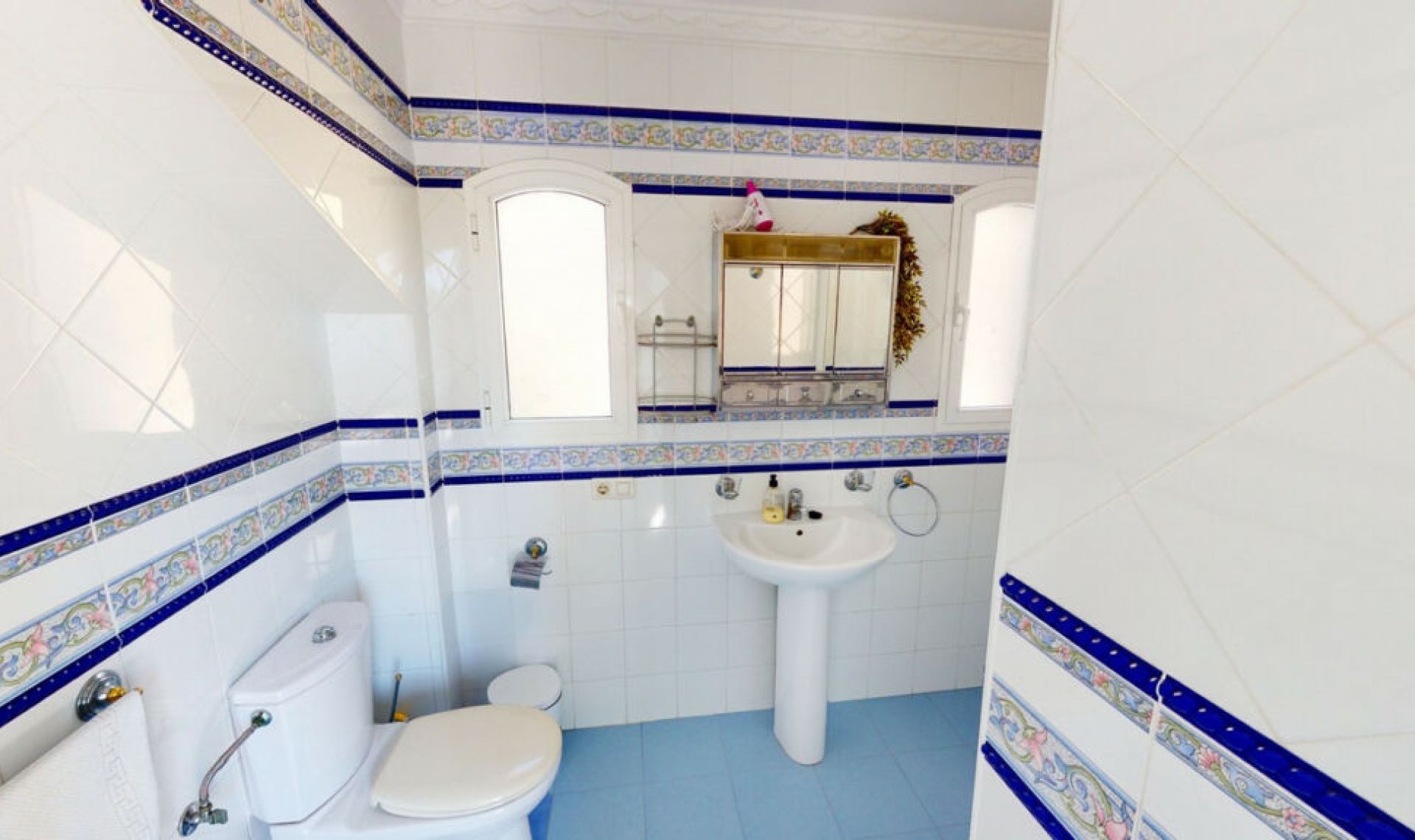 Resale - House -
Torrox Costa