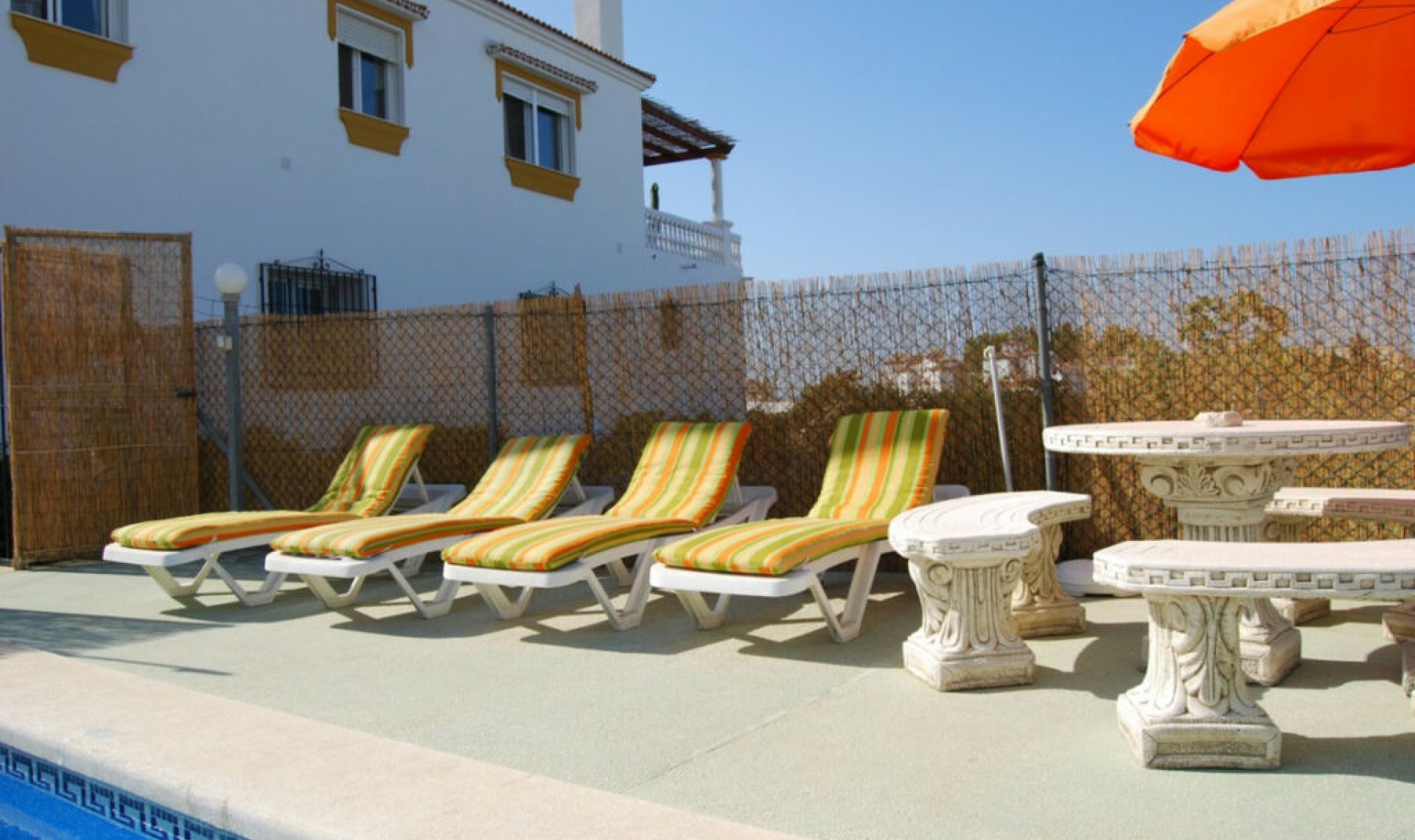 Resale - House -
Torrox Costa