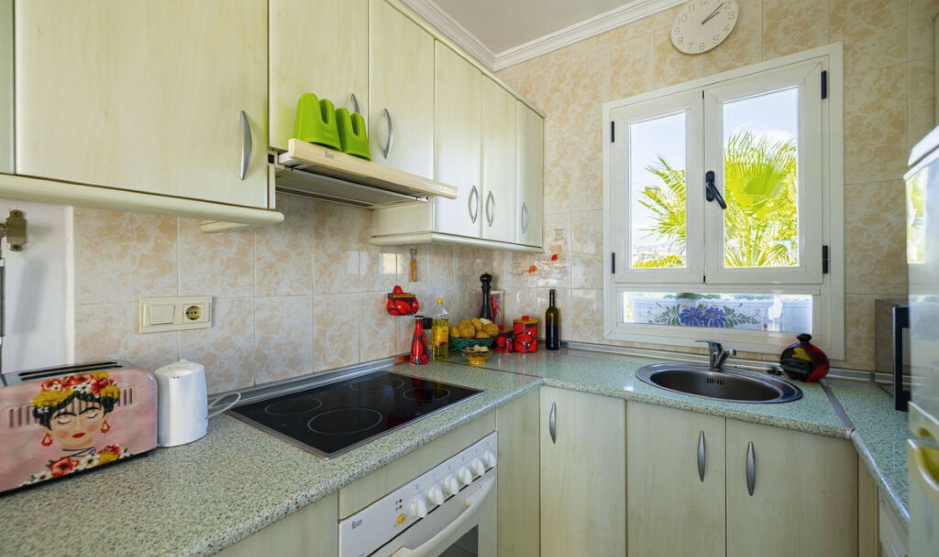 Resale - House -
Torrox Costa