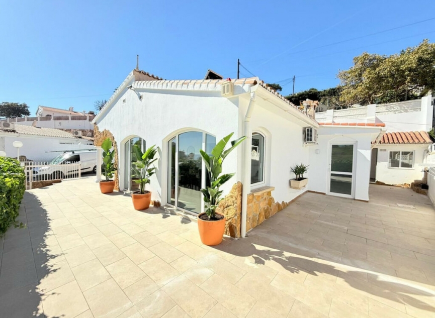 Resale - House -
Torrox Costa