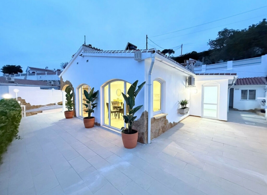 Resale - House -
Torrox Costa