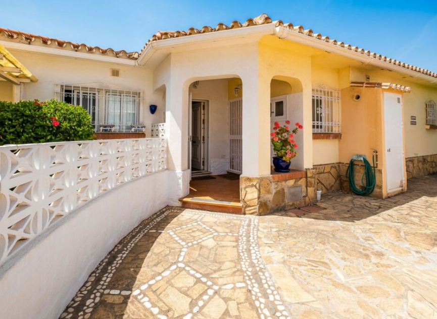 Resale - House -
Torrox Costa