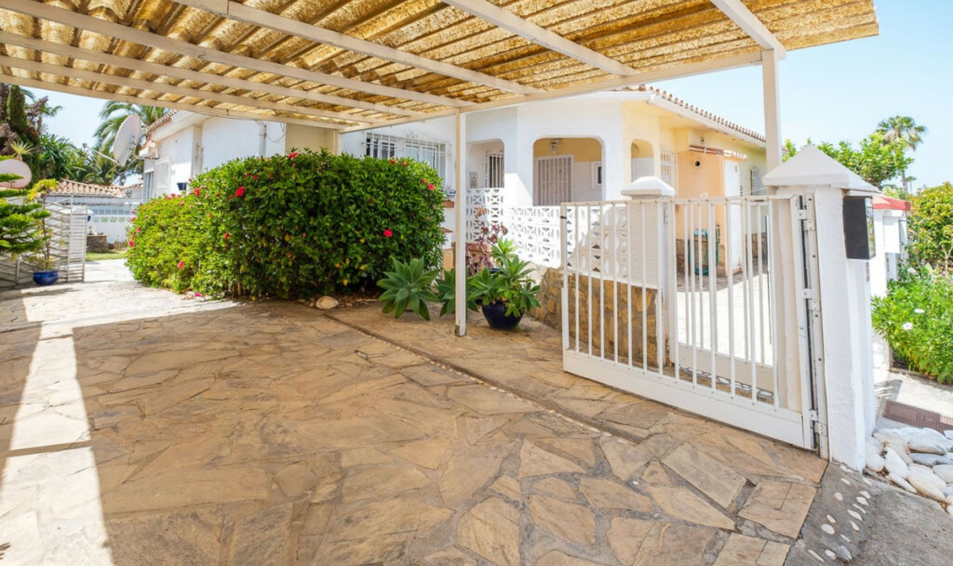Resale - House -
Torrox Costa