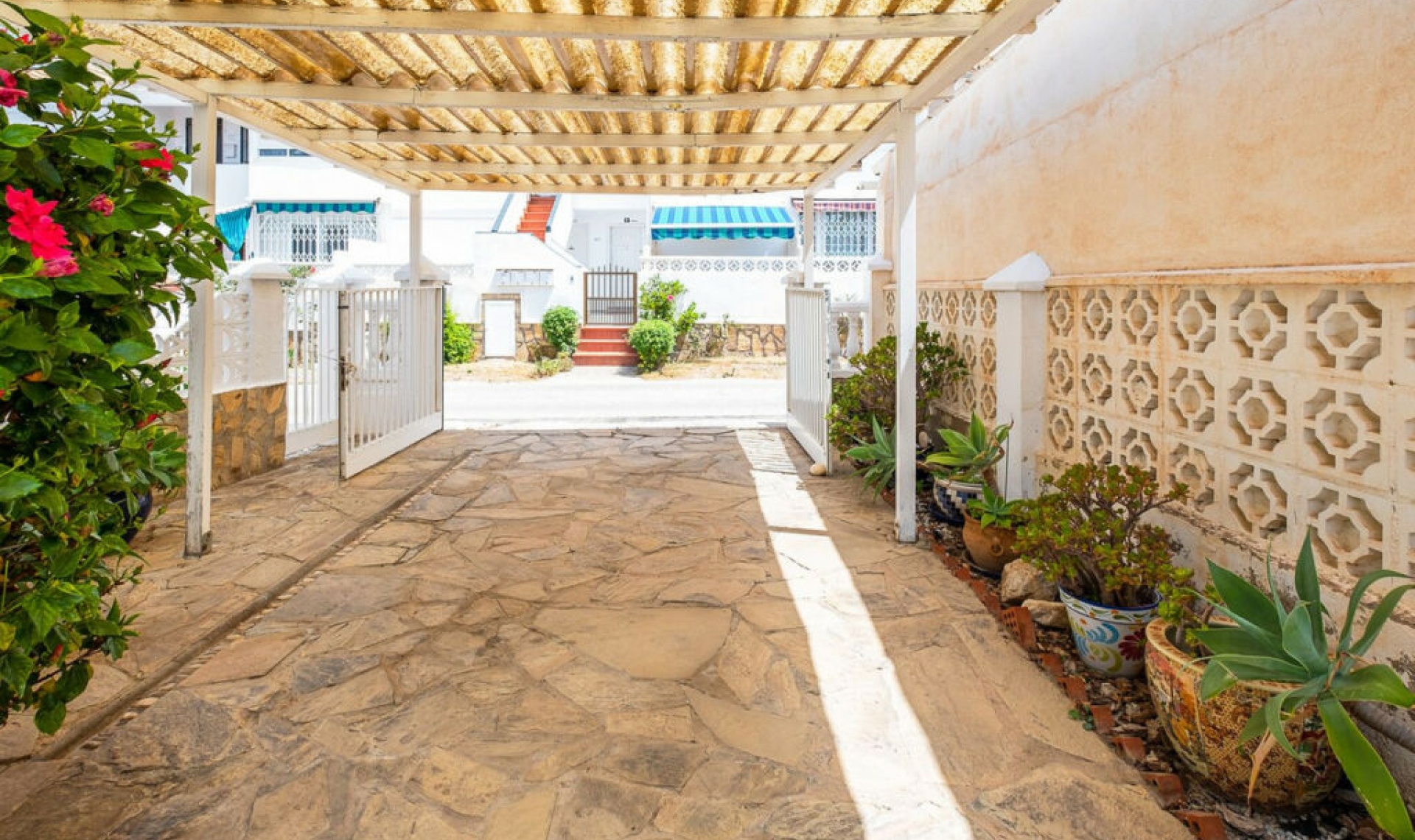 Resale - House -
Torrox Costa