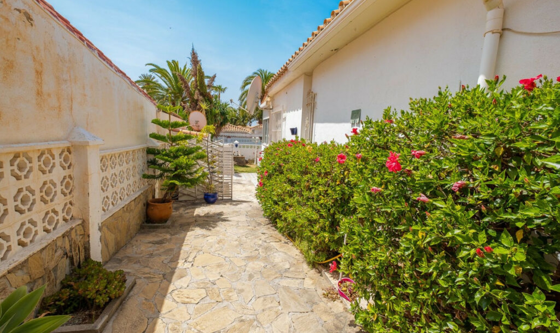 Resale - House -
Torrox Costa