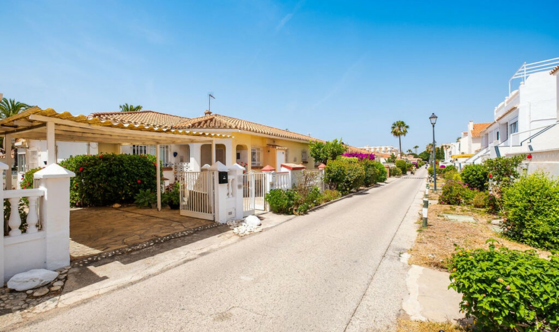 Resale - House -
Torrox Costa
