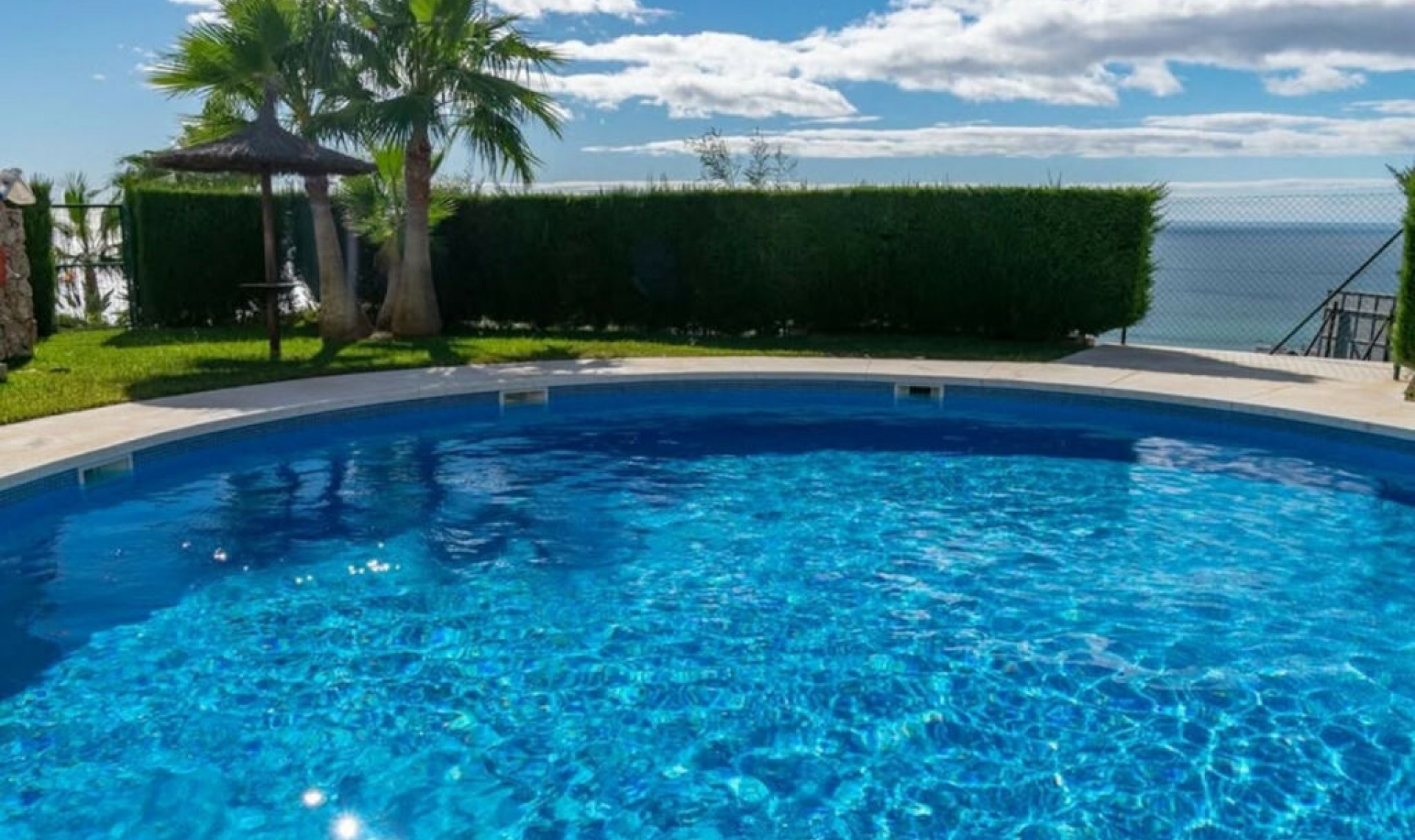 Resale - House -
Torrox Costa