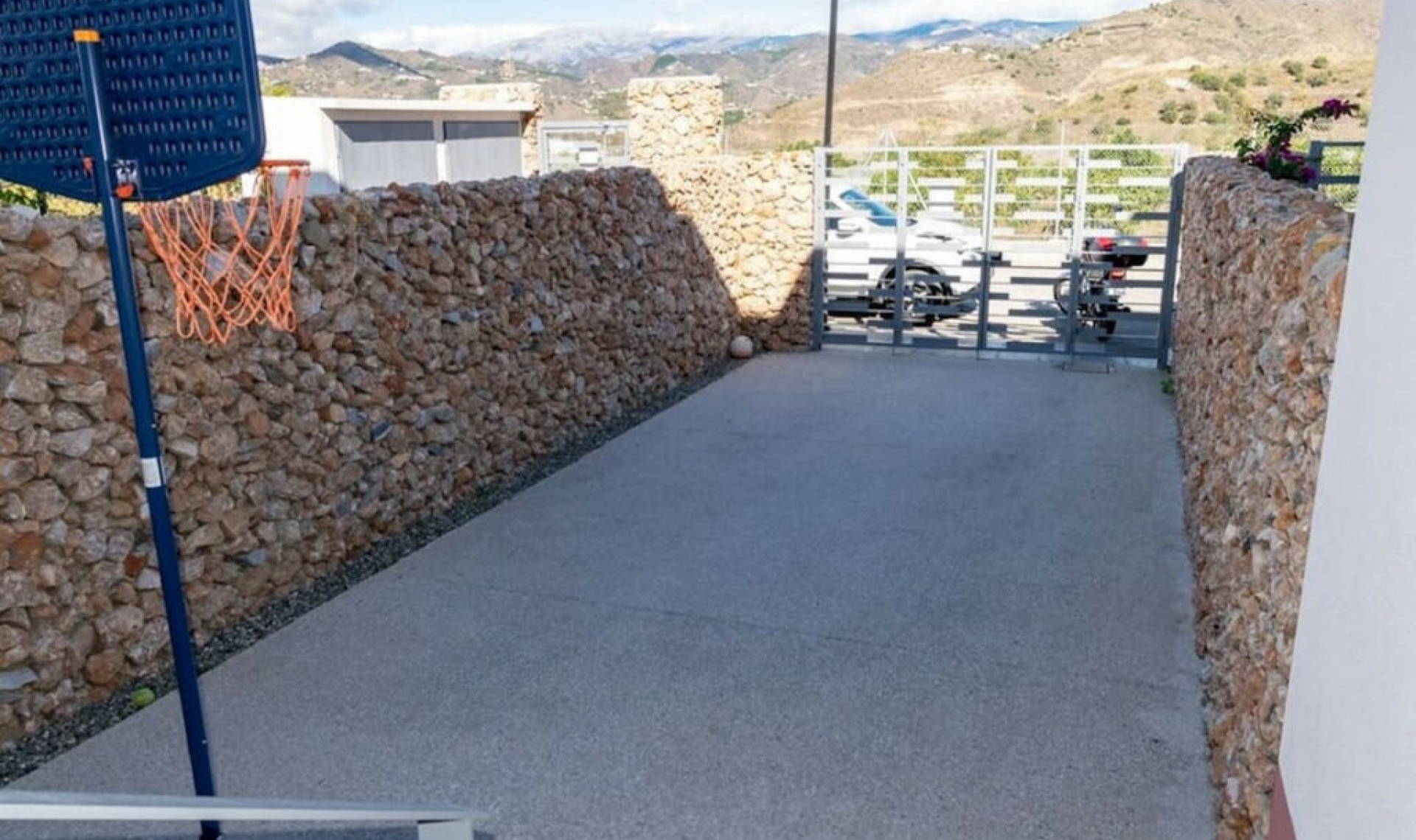 Resale - House -
Torrox Costa