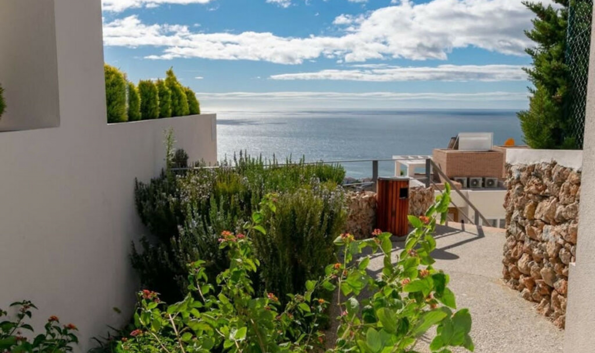 Resale - House -
Torrox Costa