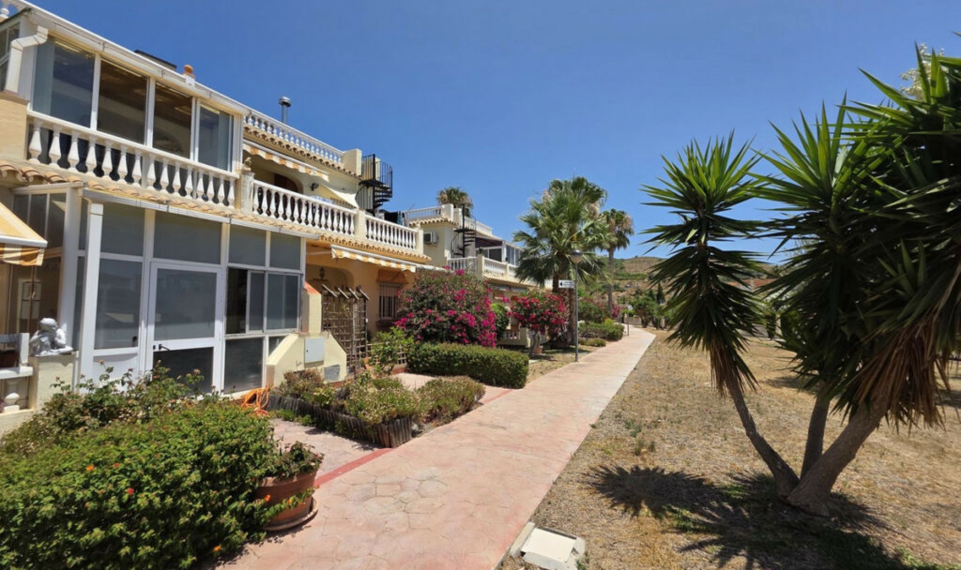 Resale - House -
Torrox Costa