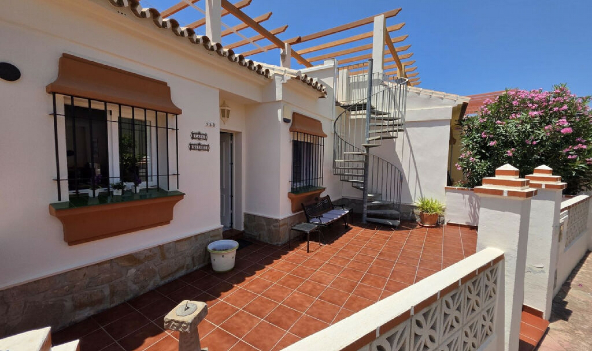Resale - House -
Torrox Costa