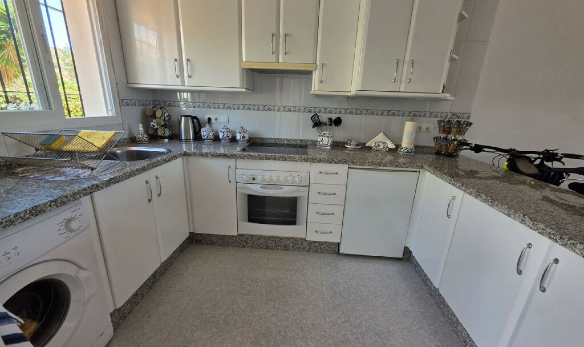 Resale - House -
Torrox Costa
