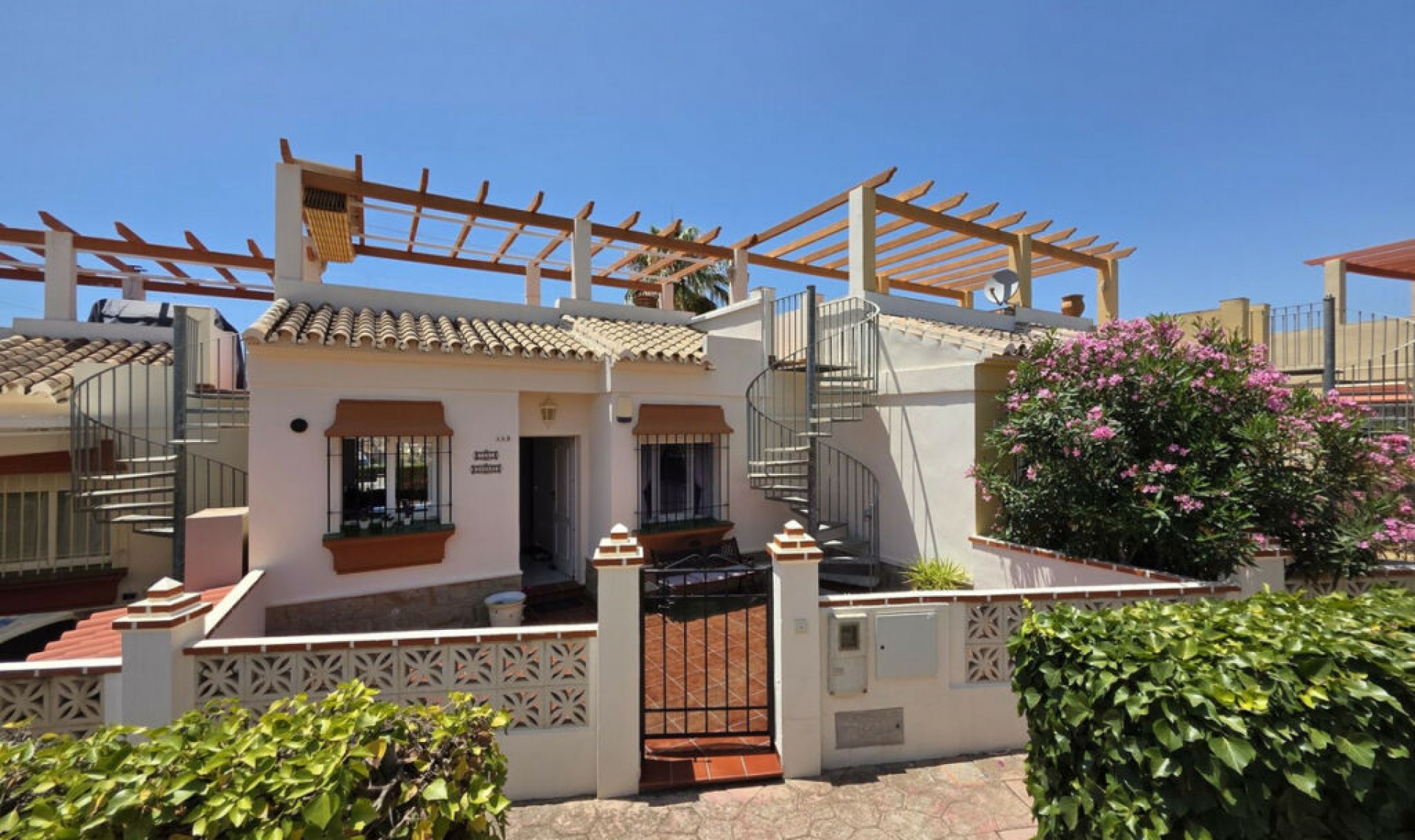 Resale - House -
Torrox Costa