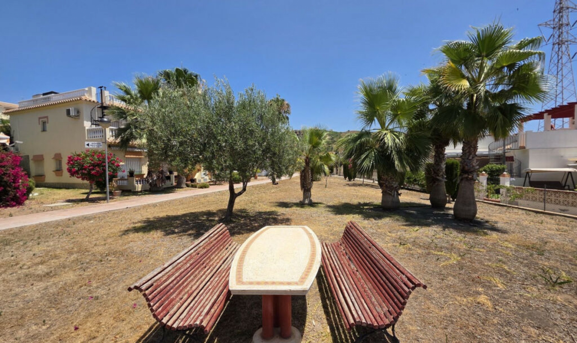 Resale - House -
Torrox Costa