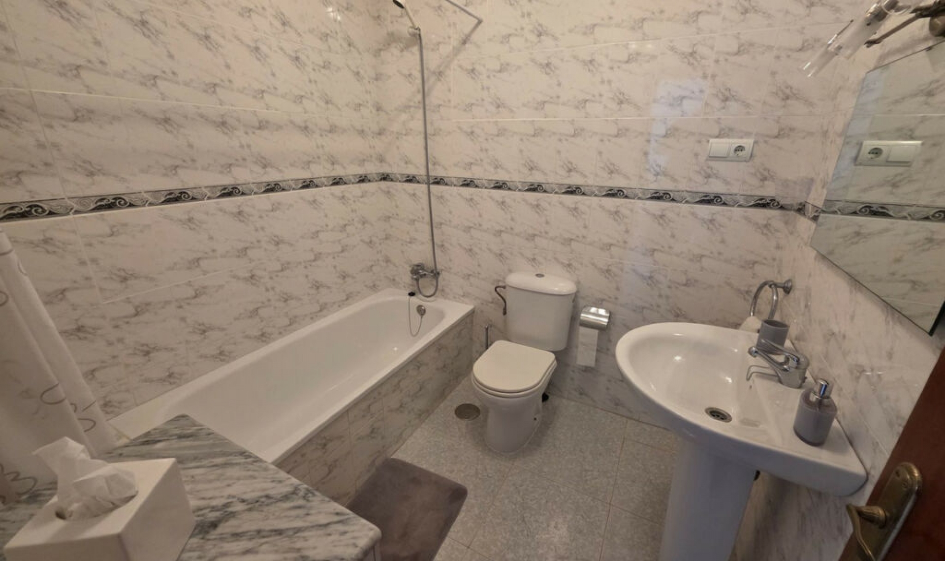 Resale - House -
Torrox Costa