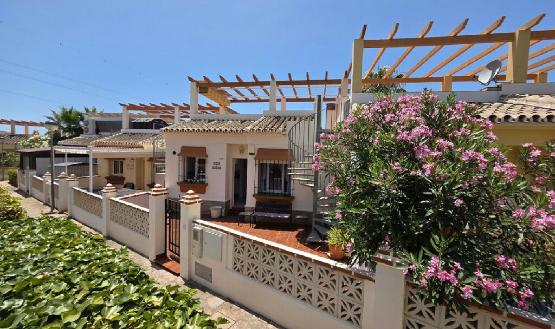 Resale - House -
Torrox Costa