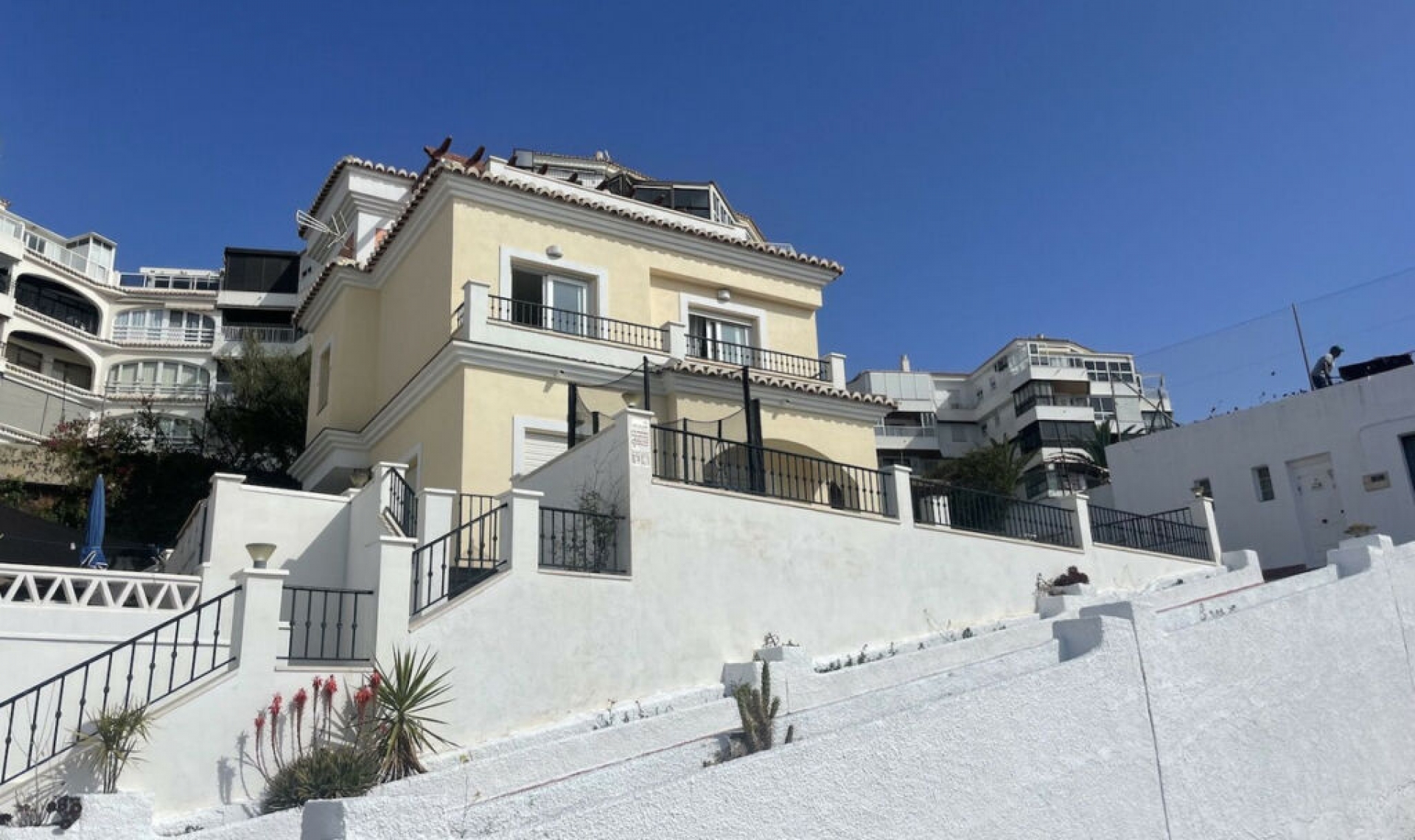 Resale - House -
Torrox Costa