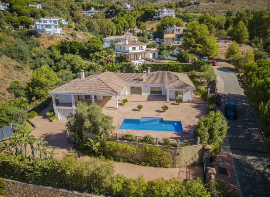 Resale - House -
Valtocado