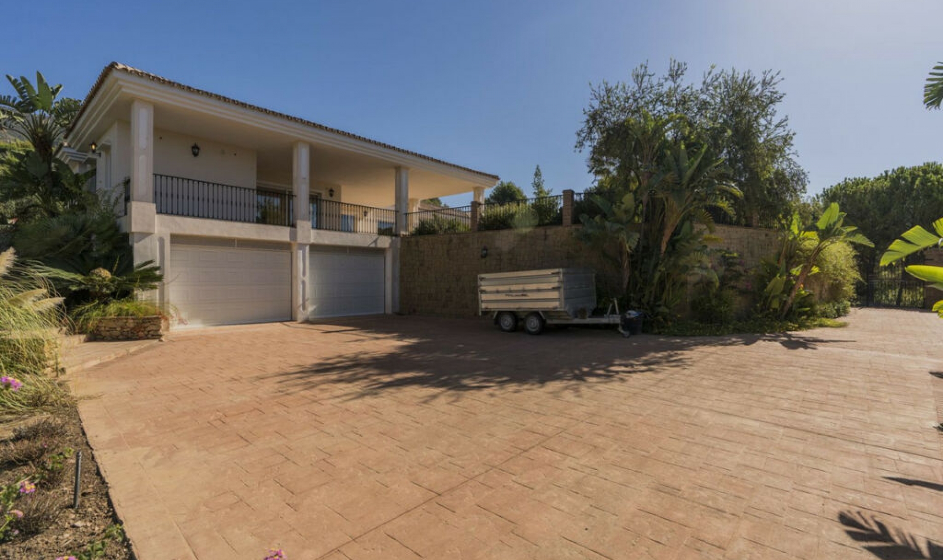 Resale - House -
Valtocado