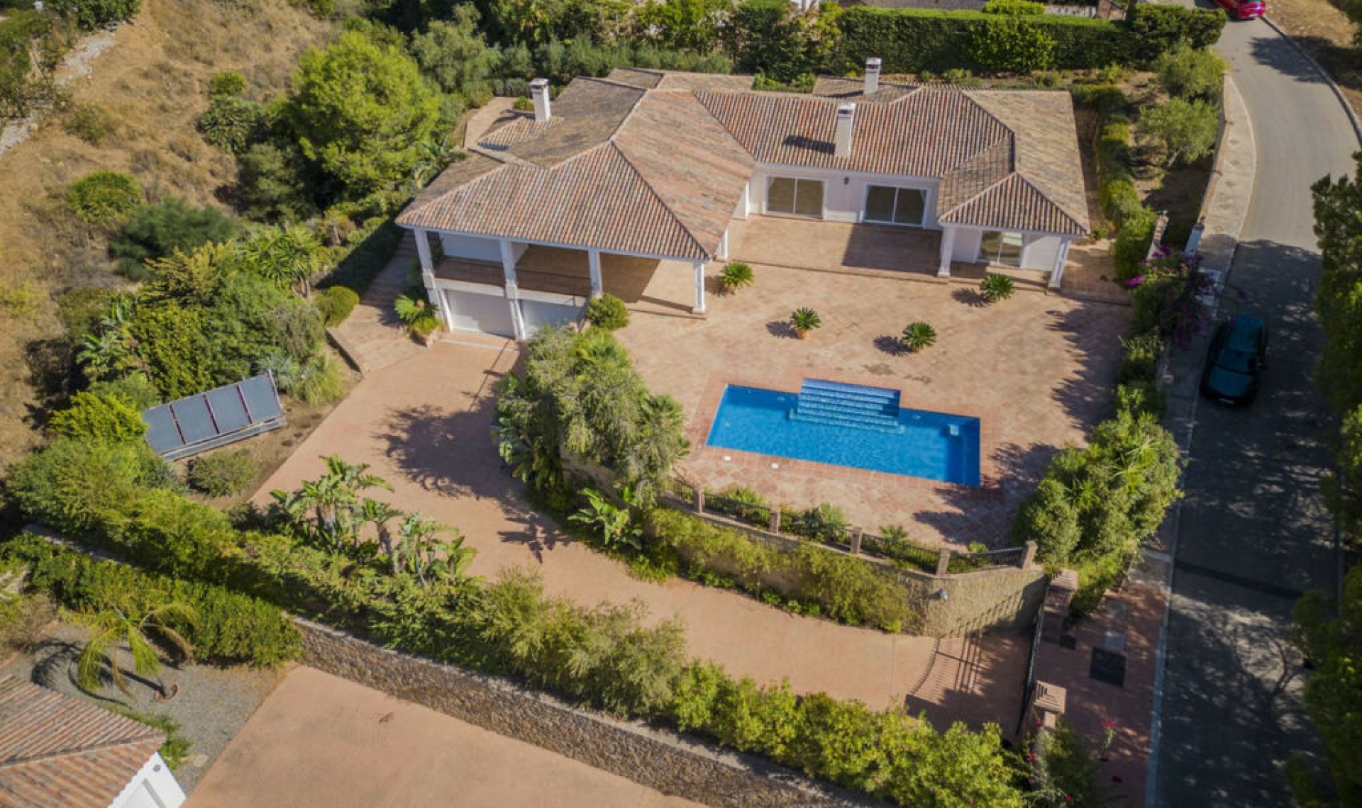 Resale - House -
Valtocado