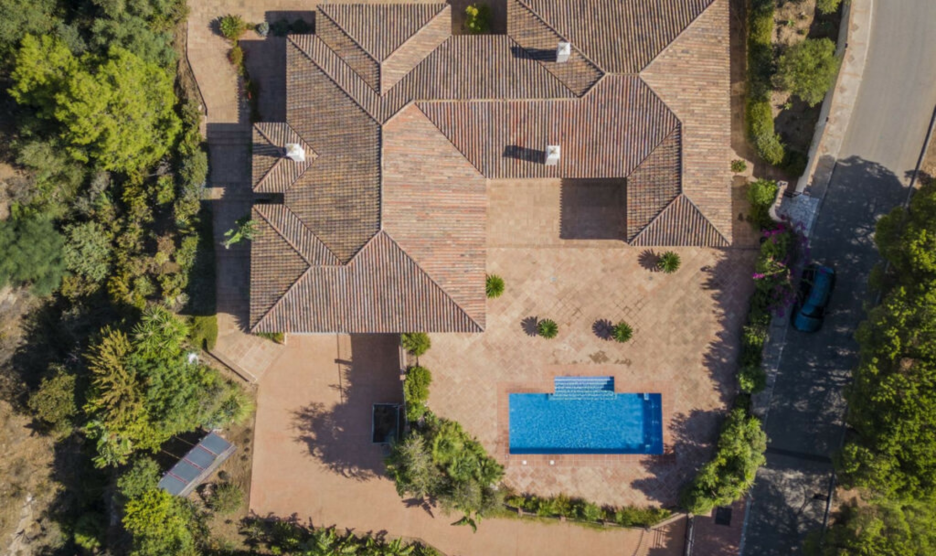Resale - House -
Valtocado