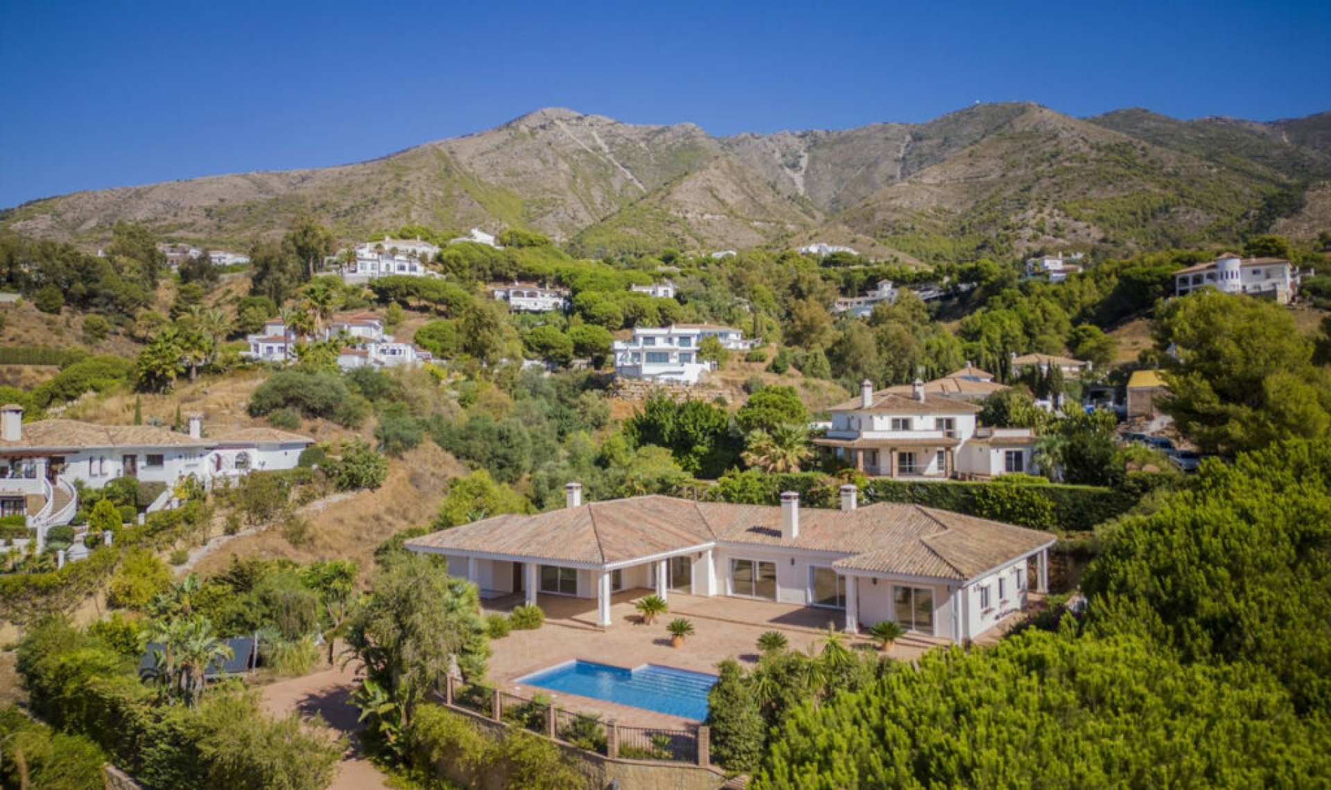 Resale - House -
Valtocado