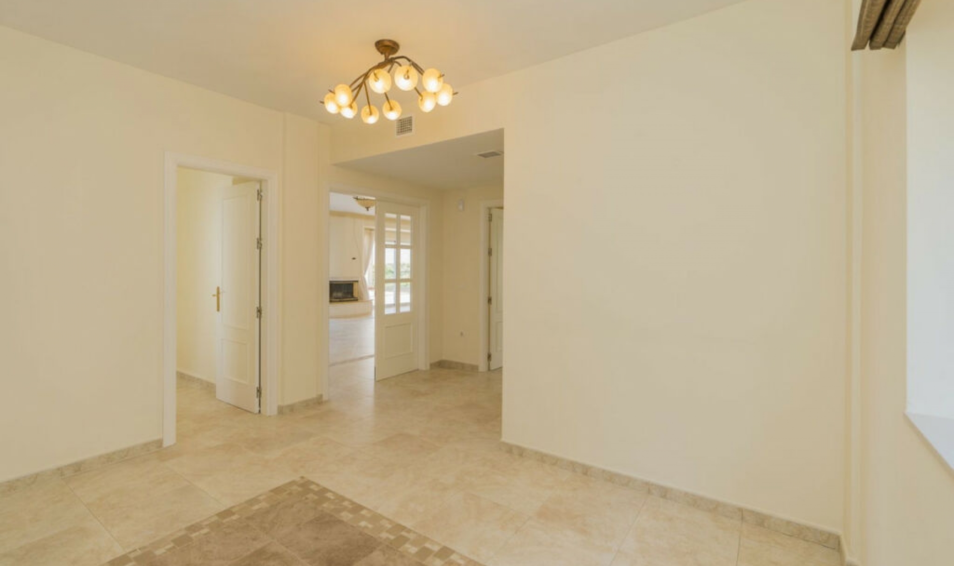 Resale - House -
Valtocado