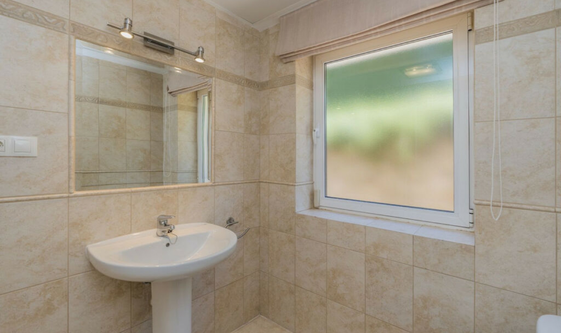 Resale - House -
Valtocado