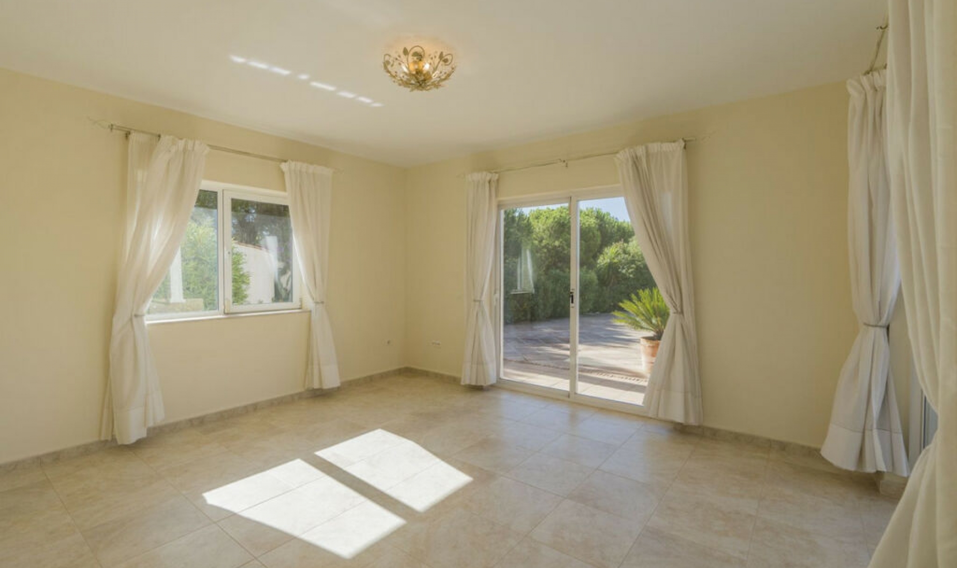 Resale - House -
Valtocado