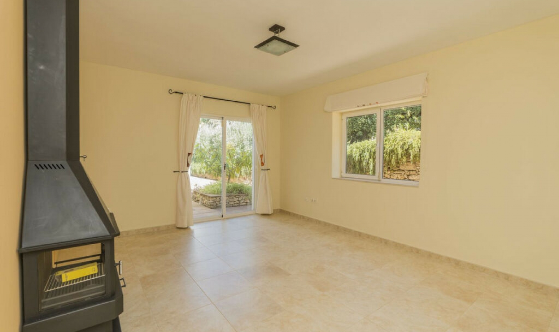 Resale - House -
Valtocado