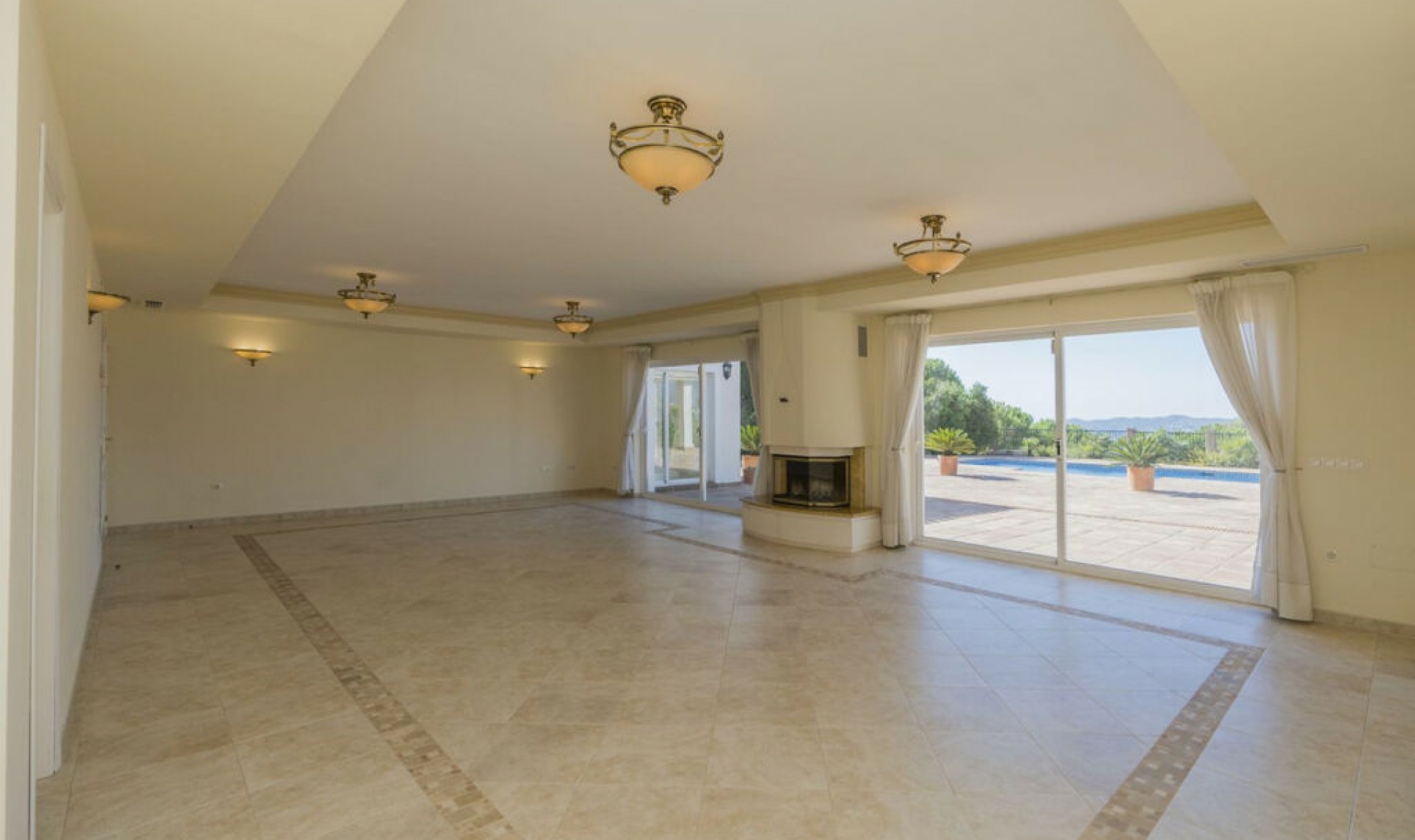 Resale - House -
Valtocado