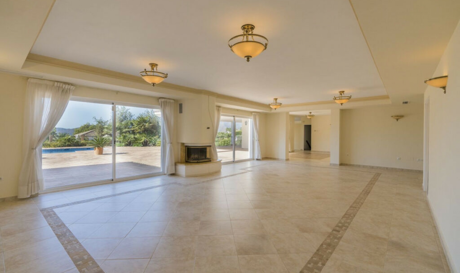 Resale - House -
Valtocado