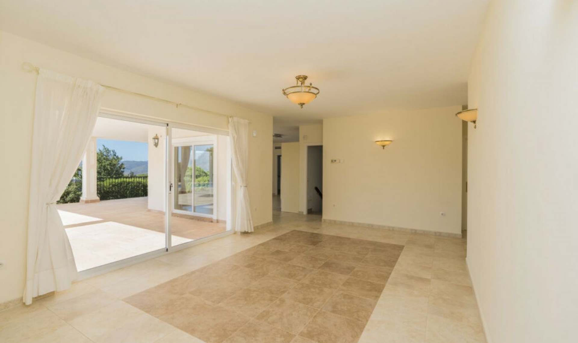 Resale - House -
Valtocado
