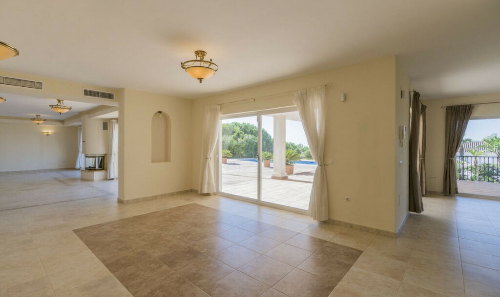 Resale - House -
Valtocado