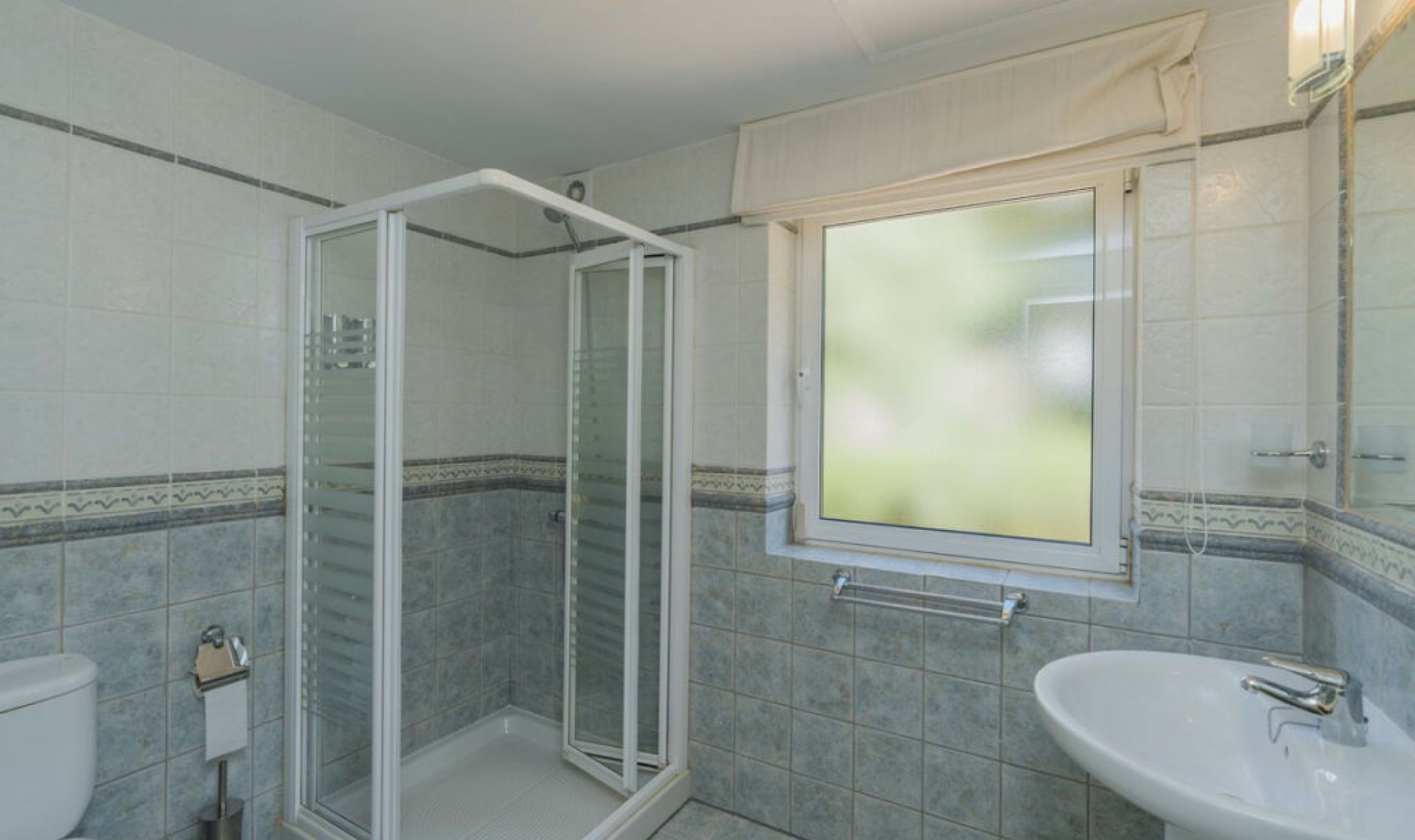 Resale - House -
Valtocado