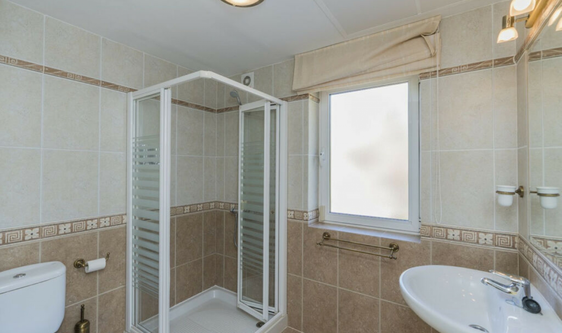 Resale - House -
Valtocado
