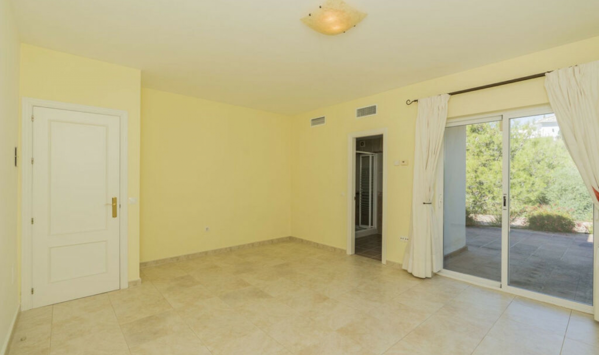 Resale - House -
Valtocado