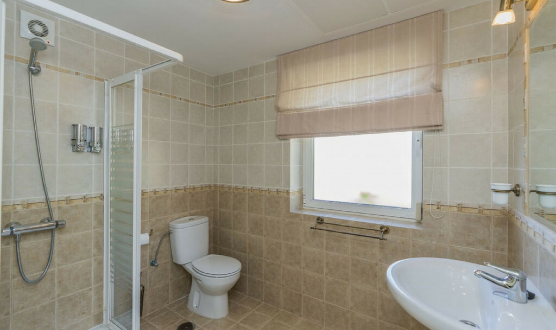 Resale - House -
Valtocado